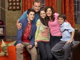 Since alex broke up with mason, she has been a constant third wheel to harper and zeke, until they gently hint their preference to spend more time together without her. Wizards Of Waverly Place Season 1 Wikipedia