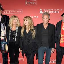 Former fleetwood mac singer/guitarist lindsey buckingham and kristen messner are reportedly calling it quits after 21 years of buckingham and messner tied the knot in 2000 after meeting in the late '90s when she reportedly photographed him for the cover of a solo album. Fleetwood Mac The Incestuous Affairs That Nearly Destroyed Them