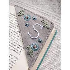 Amazon.com : Personalized Hand Embroidered Corner Bookmark, Hand Stitched  Felt Corner Letter Bookmark, Felt Triangle Bookmark, Cute Flower Letter  Embroidery Bookmarks for Book Lovers : Office Products gambar png