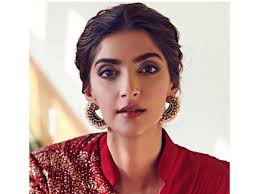 sonam kapoor s make up in this post is