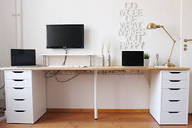 Der elegante schreibtisch aus dem hause inosign beeindruckt mit einem modernen design. Office Update Diy Desk
