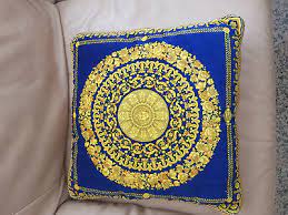 An exclusive selection of women's and men's ready to wear, shoes, accessories and the iconic world of versace home. Cuscino Versace Vanitas Kissen Pillow Coussin Nuovo New Double Face Rosso E Blu Ebay