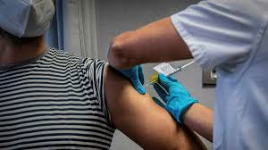 The johnson & johnson vaccine modifies an existing adenovirus, which usually causes colds, with the novel coronavirus' spike protein, or the piece that latches onto human cells. Us Approves Resumption Of Johnson Johnson S Covid 19 Vaccine Financial Times