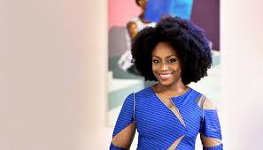 Chimamanda ngozi adichie was born in 1977 in enugu, nigeria. Chimamanda Adichie Fell Lost Her Memory And Wrote About It In The Most Chimamanda Way Glazia