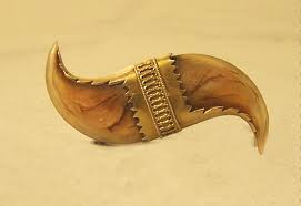 8232 double tiger claw gold brooch