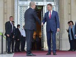 Iohannis îl trimite pe Dîncu să citească revista presei înainte să vorbească. „Doar Ucraina va decide când, și cum, și ce negociază” | Ziarul Profit