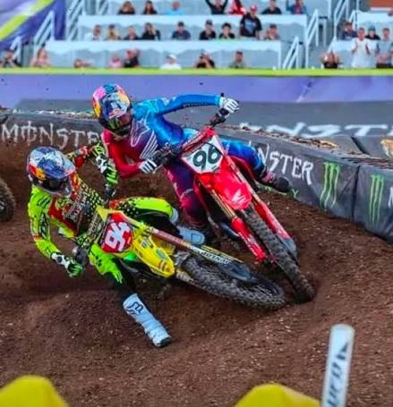 Ken Roczen's aggressive pass on Hunter Lawrence in Salt Lake City