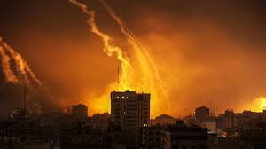 Israel lanza su peor ola de bombardeos y deja Gaza prácticamente incomunicada - elDiarioAR.com