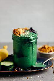 green spirulina smoothie minimalist