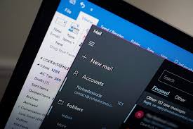 outlook vs windows mail which email