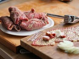Ketika proses merebus atau memasak daging, masukkan sebatang sudu kecil ke dalam periuk. Tips Untuk Elakkan Daging Jadi Liat Ketika Masak Butterkicap