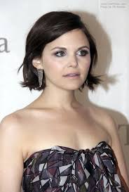 Short flip haircut for a round face. Ginnifer Goodwin Short Neck Level Haircut With A Messy Flip And Layers