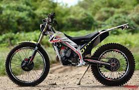 オフロードもトライアルも公道も どこでも行ける超軽量オフロードマシン trrs xtrack rr e250 ゴー ライド webヤングマシン ヘッドライン 自動車情報サイト 新車 中古車 carview トライアルバイク オフロード 最新 バイク