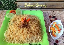 Bihun goreng is a chinese indonesian cuisine, it is a simply fried rice vermicelli with spices and vegetables. Resep Bihun Goreng Simple Sempurna Selera Rakyat