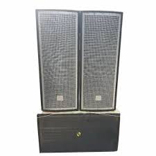 black wooden peavey speaker cabinet