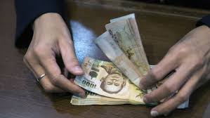 The usdthb increased 0.1000 or 0.32% to 31.3200 on friday april 2 from 31.2200 in the previous trading session. Thailand S Central Bank Makes First Move To Weaken Baht Financial Times