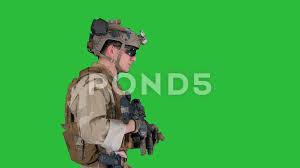 Über 7 millionen englischsprachige bücher. Us Army Ranger In Uniform And Weapon Wal Stock Video Pond5