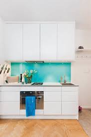 Solid Glass Kitchen Backsplashes