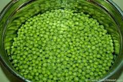 How do you prepare peas for freezing?