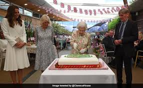 The cake cutting ceremony at your wedding is significant. Video Queen Elizabeth Cuts Cake With Ceremonial Sword On Sidelines Of G7
