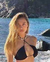 Internet sensation Alexis Ren steams up the cyberspace with her bewitching  pictures | Photogallery - ETimes