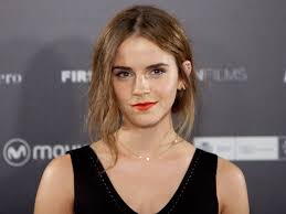Emma Watson debutó en la primera pelicula de Harry Potter en la cual actuó como Hermione Granger con El cual fue recommended 