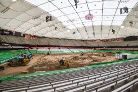 How Su Turns The Carrier Dome Into A Monster Truck Arena