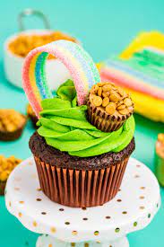 pot of gold st patrick s day cupcakes