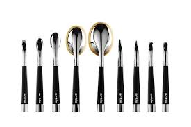 disruptive makeup brush brand artis