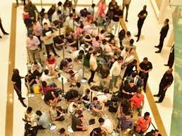 iphone 11 fan rush at dubai mall for