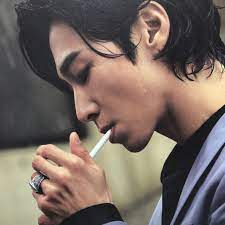 🍓🎪🐰ゆのみん👣⏳️🖤 on X: #色気ダダ漏れ選手権 このタバコを吸う姿… 哀愁の漂う姿が男の色気ダダ漏れだと思う。 #ユノ  #U_Know #ThankU #東方神起 t.coGW7rT7e2Eb  X