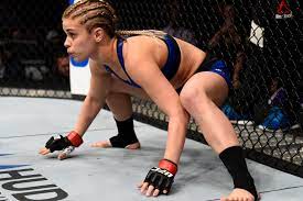 Paige vanzant has been backed to prove she is not just an 'instagram model' but a tough fighter who is not afraid of being a 'bloody mess'. Paige Vanzant Posts Graphic Instagram Photo Of Bloody Gash On Foot Bleacher Report Latest News Videos And Highlights