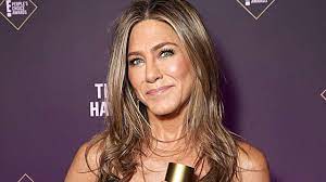jennifer aniston wows in wavy haired