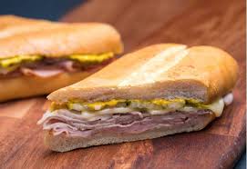 Centro Cultural Cubano - Un delicioso sandwich cubano auténtico debe llevar  los ingredientes precisos, como por ejemplo el típico pan cubano  enmantequillado, tostado por una plancha. Después viene el jamón, cerdo  asado,