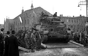 📸 foto's 🎥 filmpjes heya den bosch! Rg Poulussen On Twitter Otd In 1944 Den Bosch A Challenger Tank Crossing A Bailey Bridge Ww2 History