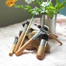 natural vs synthetic makeup brushes