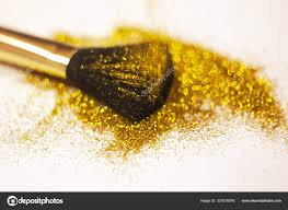 gold glitter on the makeup brush