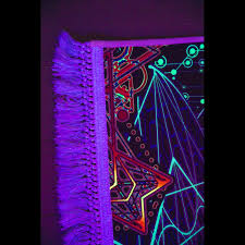 trippy abstract blacklight active