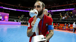 É o melhor momento da minha carreira', diz Ricardinho após conquistar a  Copa do Mundo de Futsal - ISTOÉ Independente