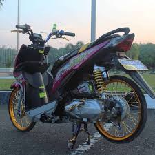 40 foto gambar modifikasi scoopy thailook simple jari jari velg 17 standar karbu, dengan menampilkan desain yang berbeda, motor honda scoopy konsep retro klasik. Modifikasi Beat Street Hitam Si Kelam Nan Elegan Narik Perhatian