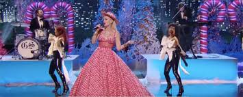 Access hollywood live, television, gwen stefani's you make it feel like christmas, as seen on access, access live, interviews, gwen stefani news. See Plaid Look Hollywood Life Dayupdate Com