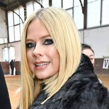newly single avril lavigne puts on show