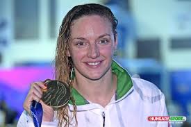 Mai 1989) ist eine ungarische wettkampfschwimmerin , die sich auf einzelne. Hosszu Katinka Mar Kisgyermekkent Is Vonzotta A Kamerakat Hungary Sport