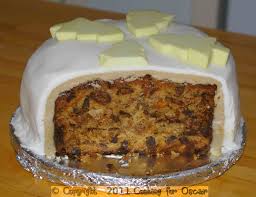 decorating a christmas cake cooking