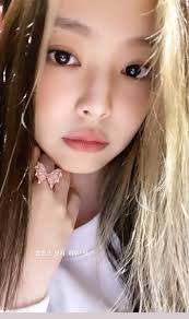 The lovely blackpink girls, look this pictures. Story Kpop On Twitter Knetz Go Crazy Over Blackpink Jennie Cute Selca With Her New Hair Color For The Comeback Https T Co Ciww5ovlaf