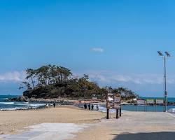 울산 울주군 진하해수욕장 명선도 풍경, AI로 생성