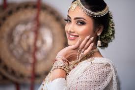 sri lankan traditional kandyan bride