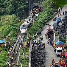 At least 50 people die as train crashes near hualien city at the start of holiday weekend. Xx0nmlmn2xnxum