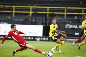 Es ist mit lewandowski und deutsche. Gol Lewandowski Dianulir Dortmund Vs Bayern Sama Kuat Di Paruh Pertama Okezone Bola