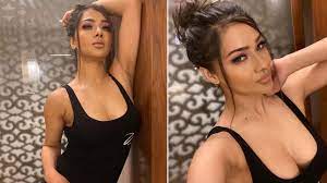 Namrata Malla shares bold photos given hot poses in front of camera |  नम्रता मल्ला ने वॉशरूम में कराया फोटोशूट, हॉट लुक पर फिदा हुए फैंस| Hindi  News, रीजनल सिनेमा